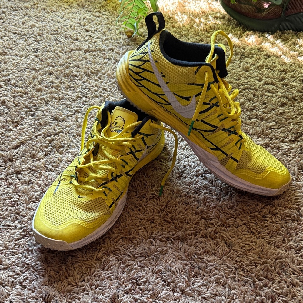 Nike Oregon Duck Bright Yellow Running Shoes with Black Details